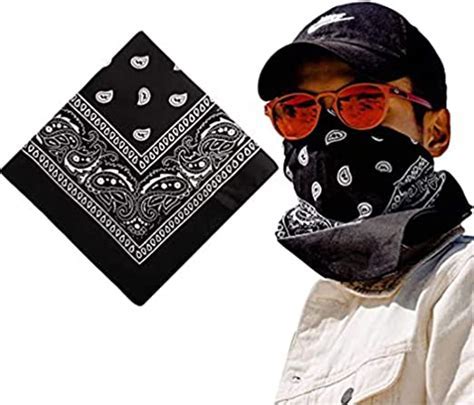 Amscan Pirate Bold Skull & Crossbones Black Bandana - One Size, 1 Piece - Perfect for Halloween, Role Playing & Pirate Themed Parties. . Handkerchief head negro